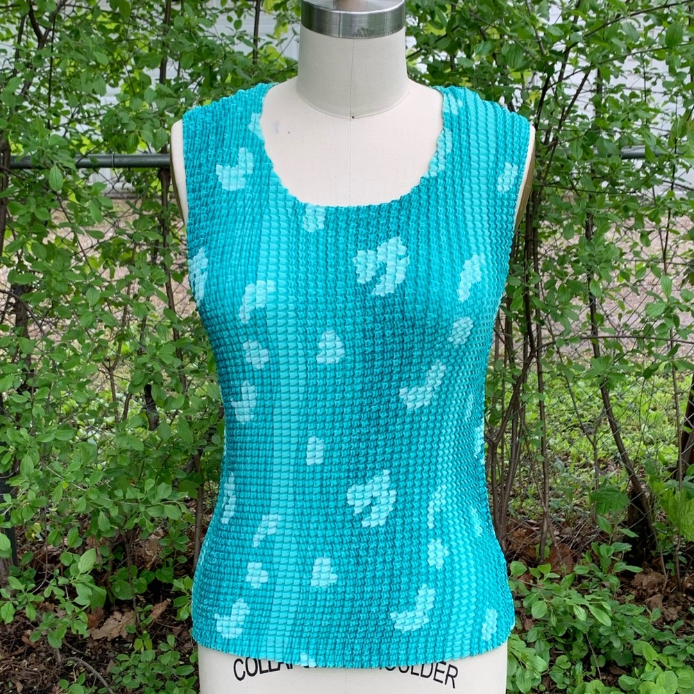 🌹3/$35 nouveau t's teal floral scrunch top